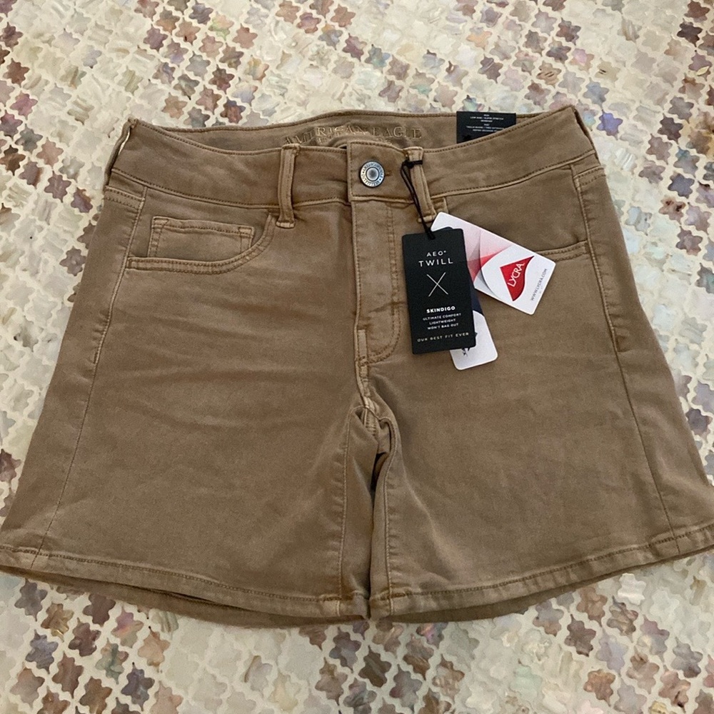 American Eagle Khaki Shorts Size 6 Midi